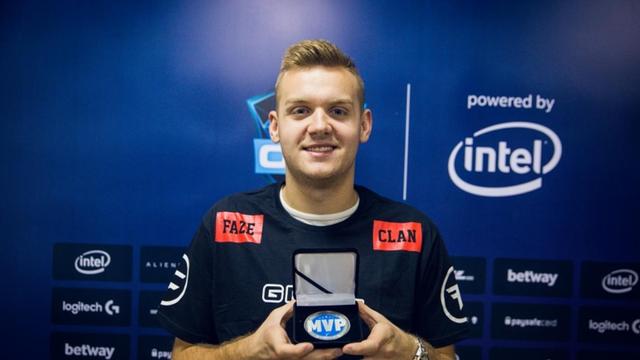 【美图特别版】LGD夺得AniMajor冠军，粉色的雨你喜欢吗？